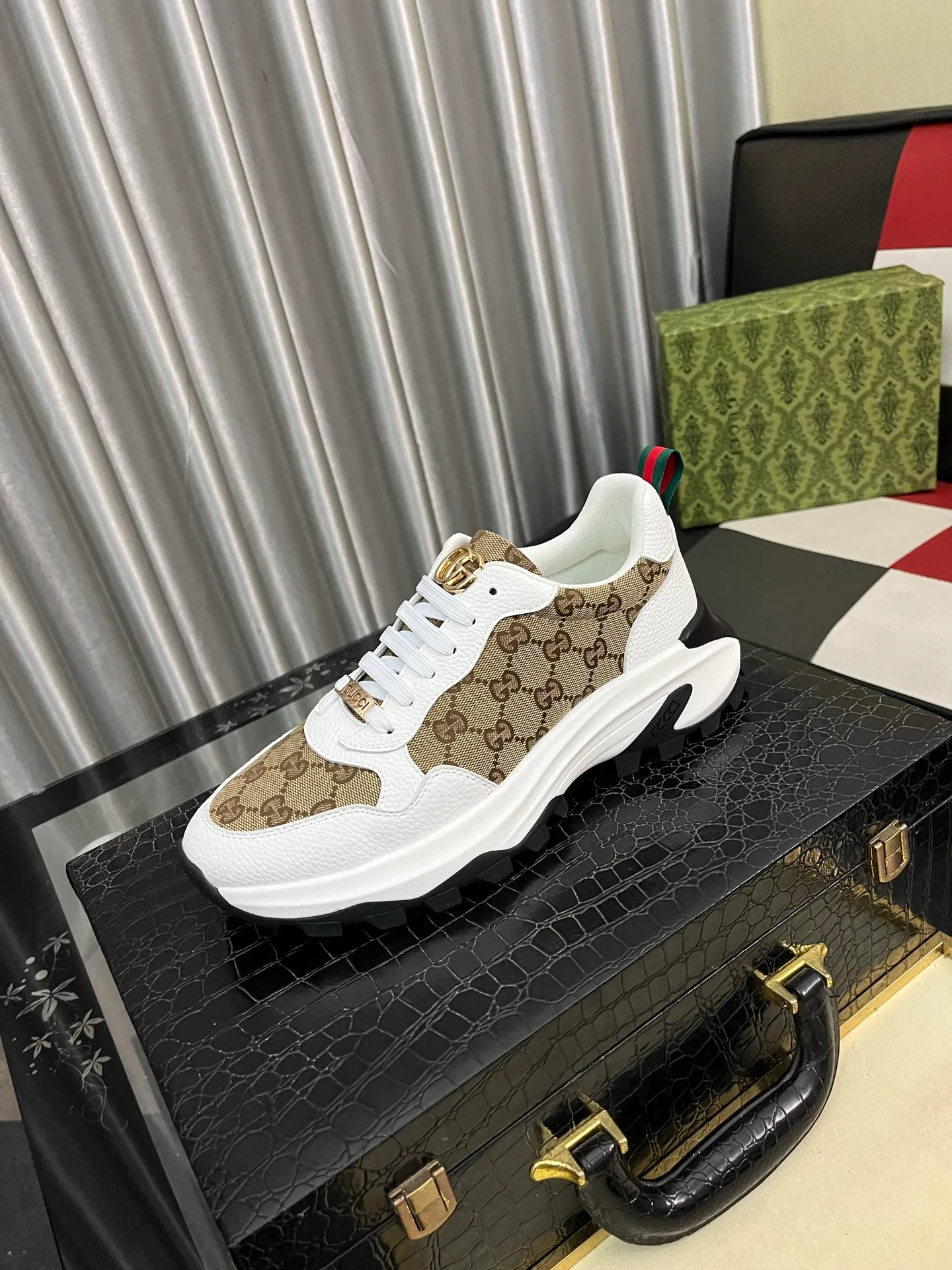 Men's shoes 💰458⌚️⌚️ Gucci •Gucci original quality. ~ Unique modern style sneakers. 🏃A must-have casual shoe for trendy men😍😍 Original brand imported from Italy, imported original leather, sheep lining (refuses to discolor and grind feet) Sole: Original sole provided by the original factory, French lazy style design ⚠️Fit to the feet, original quality attached, super comfortable original sole, code number: 38-444️⃣Colors available